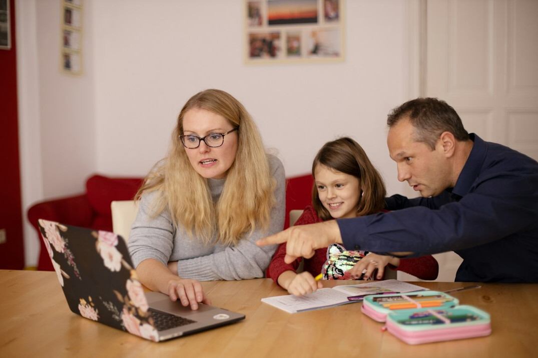 children learning together